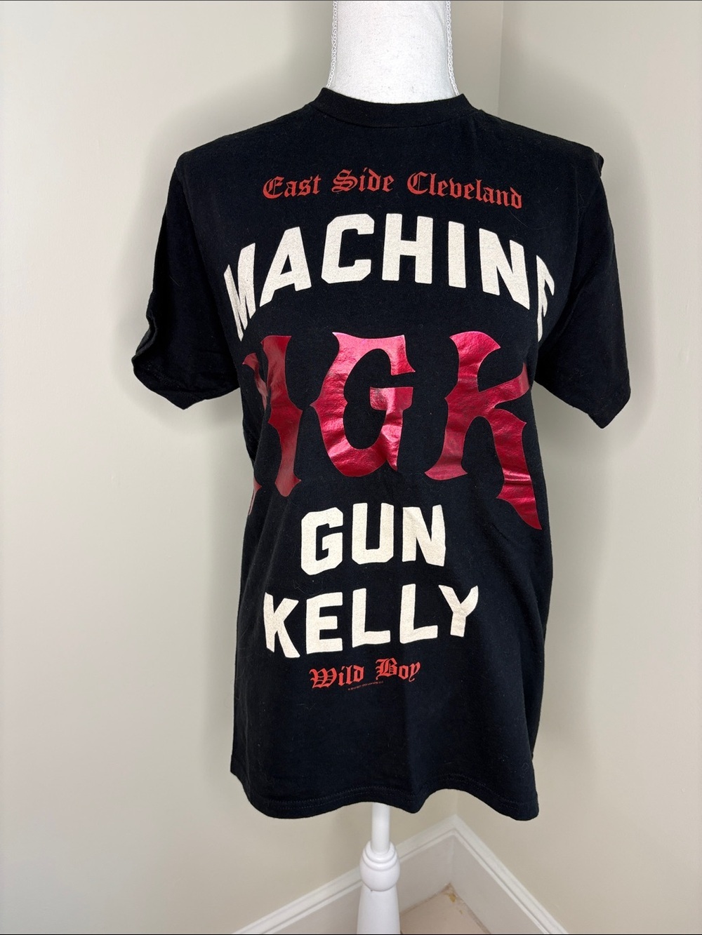 Machine Gun Kelly Graphic Metallic Tee with Red and White Print. Small